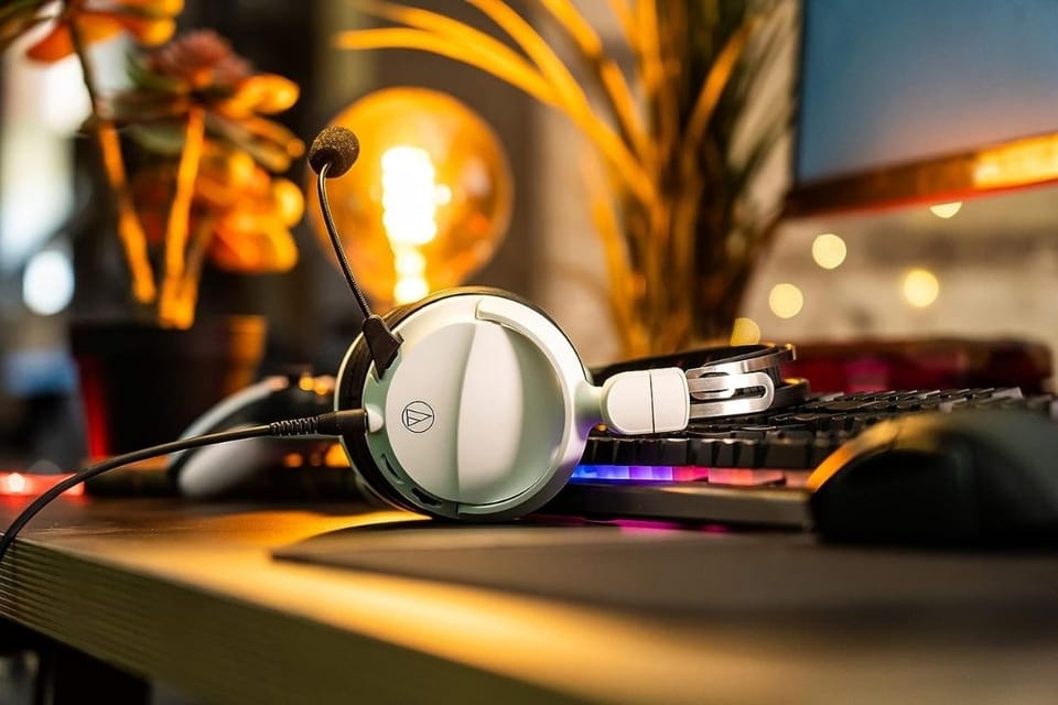 Unleash the Gamer in You: Discover the Best Hybrid Headphone Under 200 for Epic Sound Quality and Ultra-Comfort Gaming!